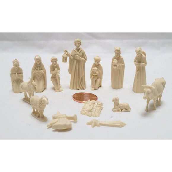 Vintage Lot of 14 Miniature Cream Beige Plastic Nativity Scene Figurines - Picture 3 of 6